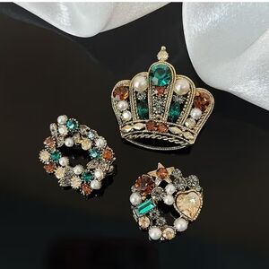 🆕️ 👑 3 PIECE BEJEWELED & PEARL CROWN BROOCH PIN SET👑